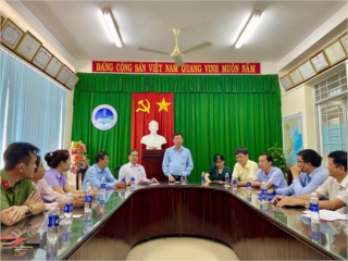 LÃNH ĐẠO HUYỆN VĨNH CỬU ĐẾN THĂM HỎI CHÚC TẾT CÁN BỘ, VIÊN CHỨC TRUNG TÂM Y TẾ
